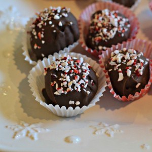 Peppermint Oreo Balls | SouthernKissed.com