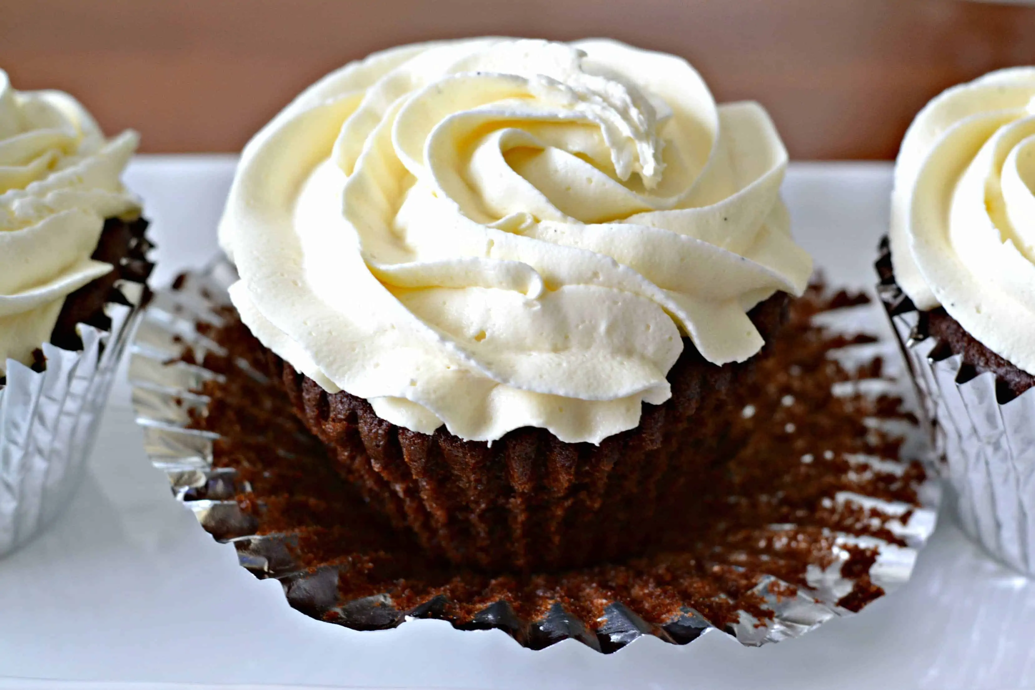 Homemade Vanilla Buttercream Frosting Recipe cupcakes with homemade vanilla frosting