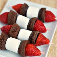 brownie kabobs with strawberries and marshmallows