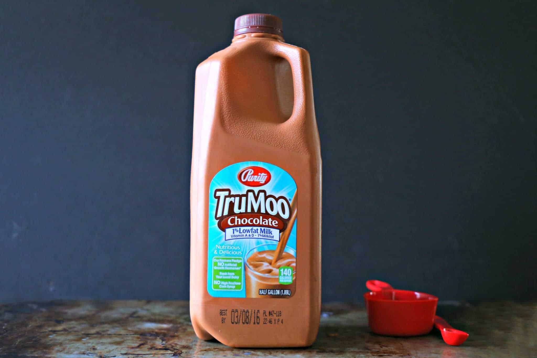 Salted Caramel Hot Chocolate - this recipe is super easy for making the BEST and easiest Salted Caramel Hot Chocolate. This foolproof recipe will change the way you make hot chocolate from now on. #TryTruMooHot #Recipe TruMoo Chocolate Milk jug