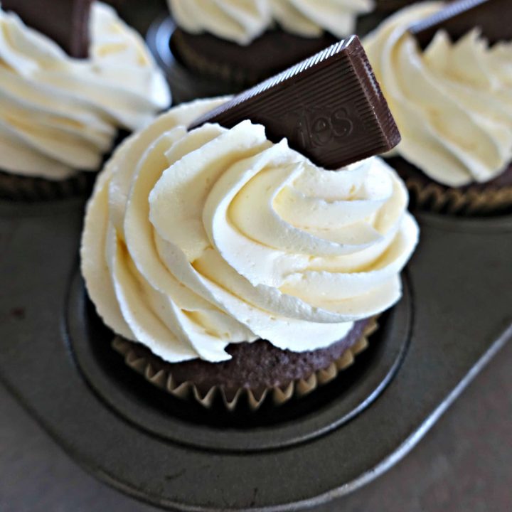 Peppermint Cupcakes with Buttercream Icing
