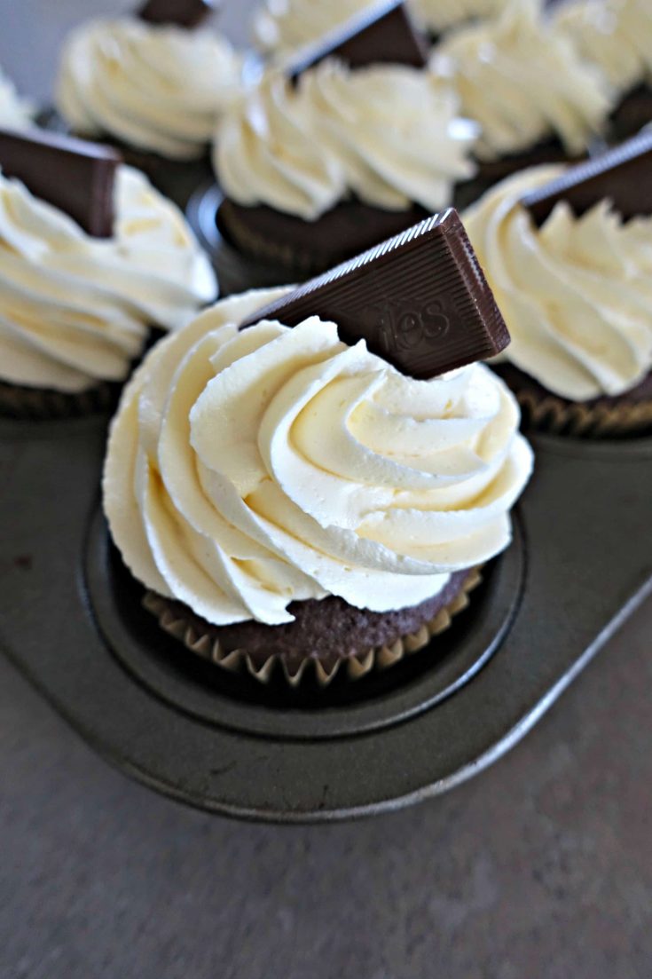 Peppermint Cupcakes with Buttercream Icing