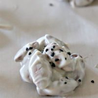 Almond Clusters with Black Sea Salt