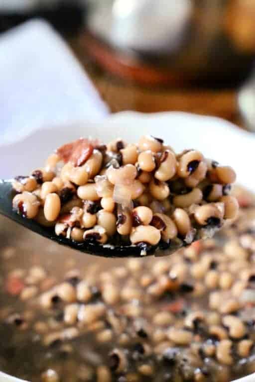 scoop of black-eyed peas