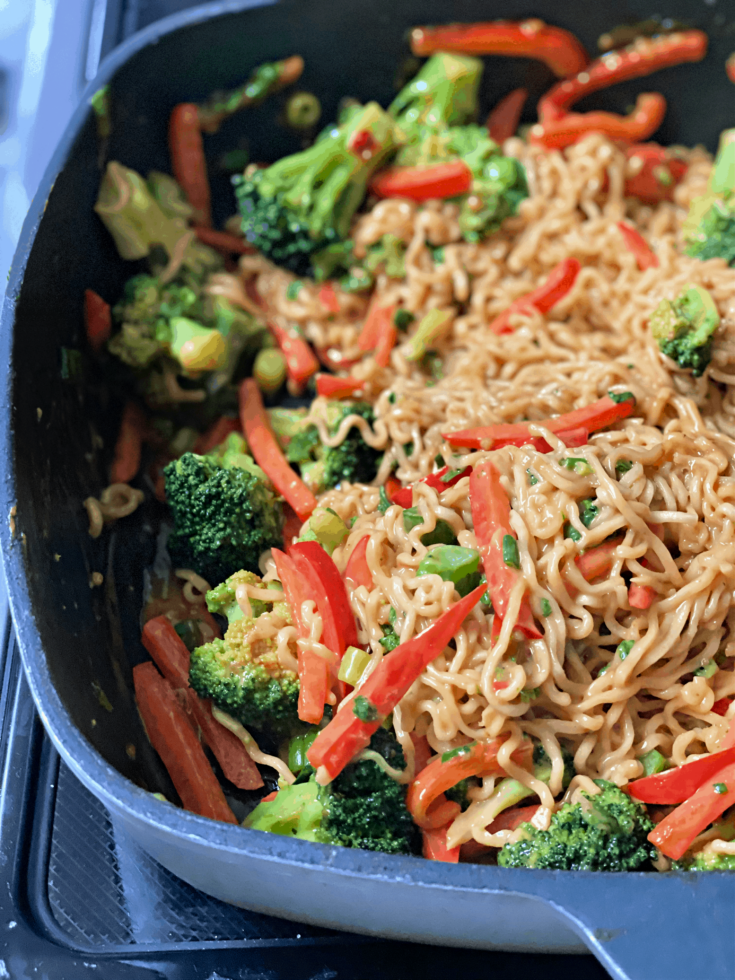 Vegetarian Thai Noodles With Spicy Peanut Sauce