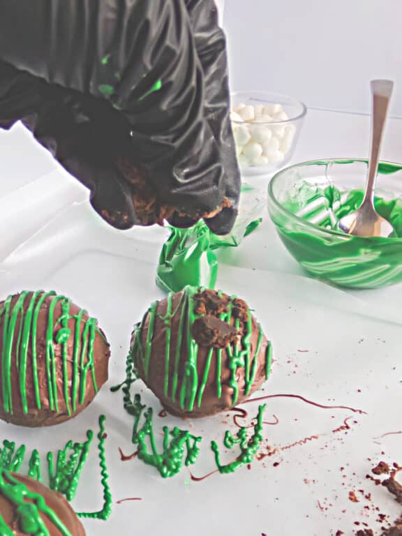 Decorating cocoa bombs