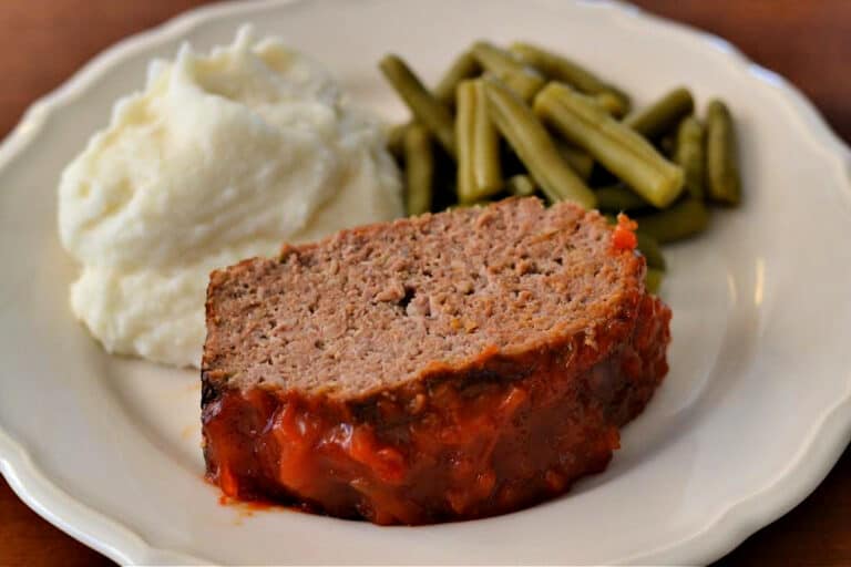 meatloaf with mashed potatoes and green beans