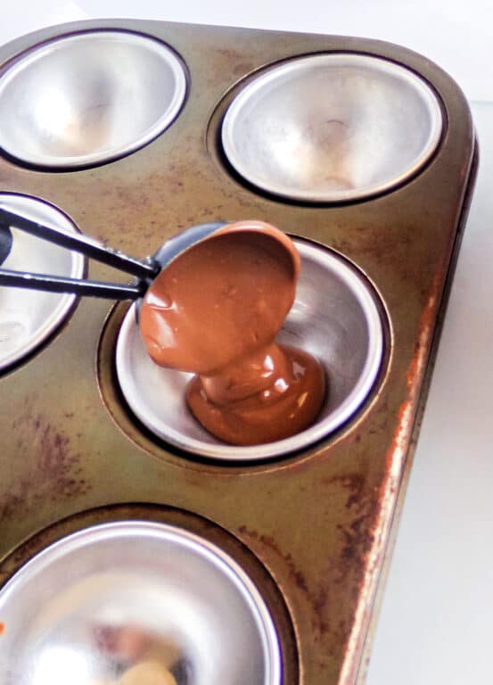 Molding cocoa bombs