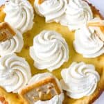 banana pudding cheesecake with cookies