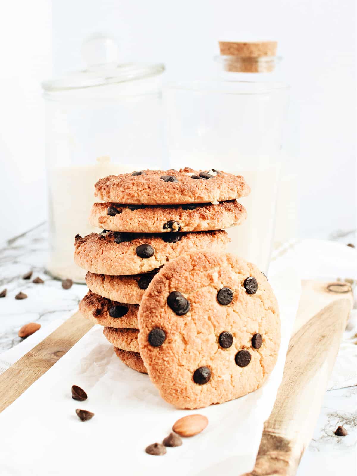Plate with almond flour cookies made without eggs.