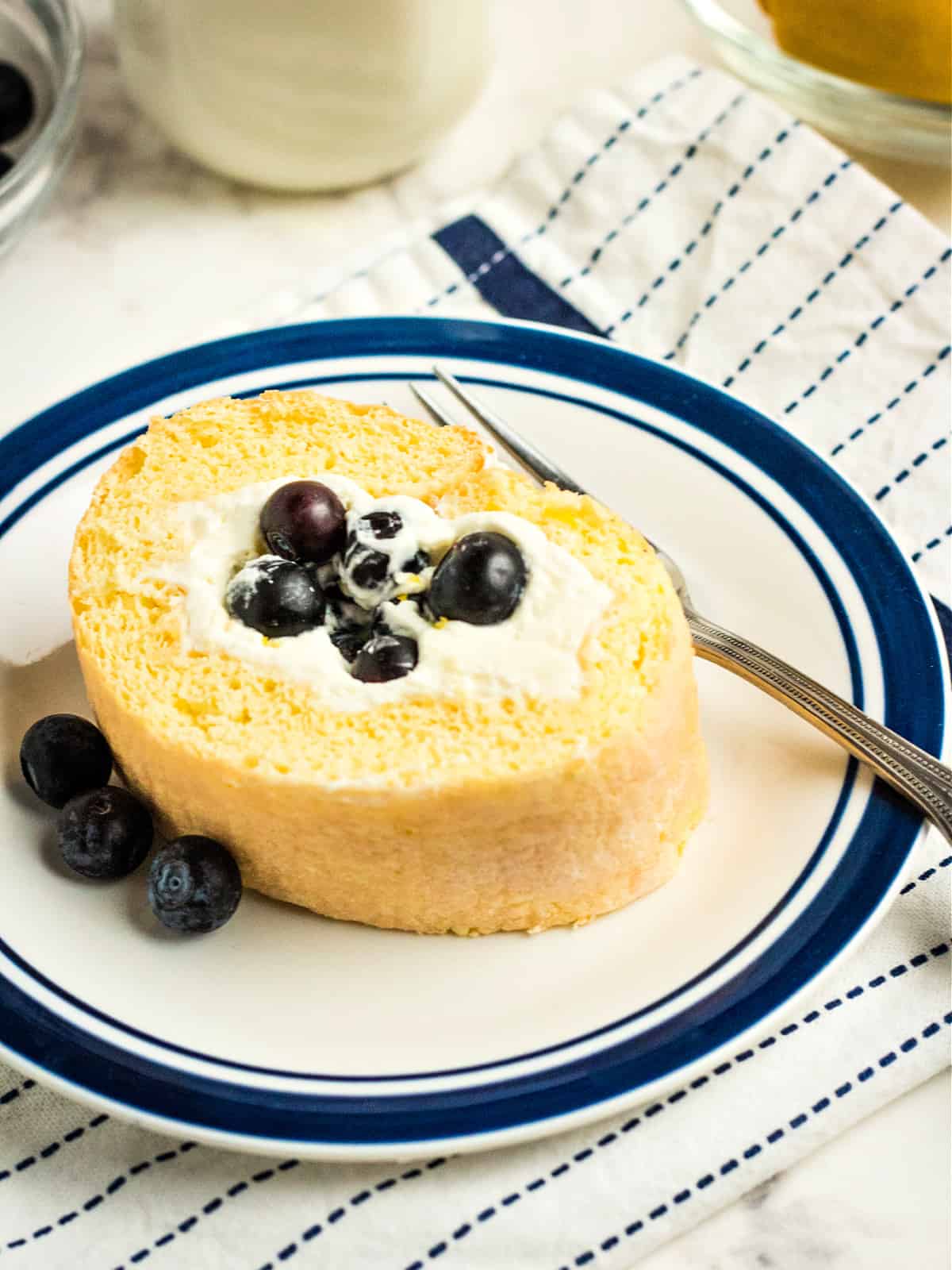 Lemon cake roll with blueberries.