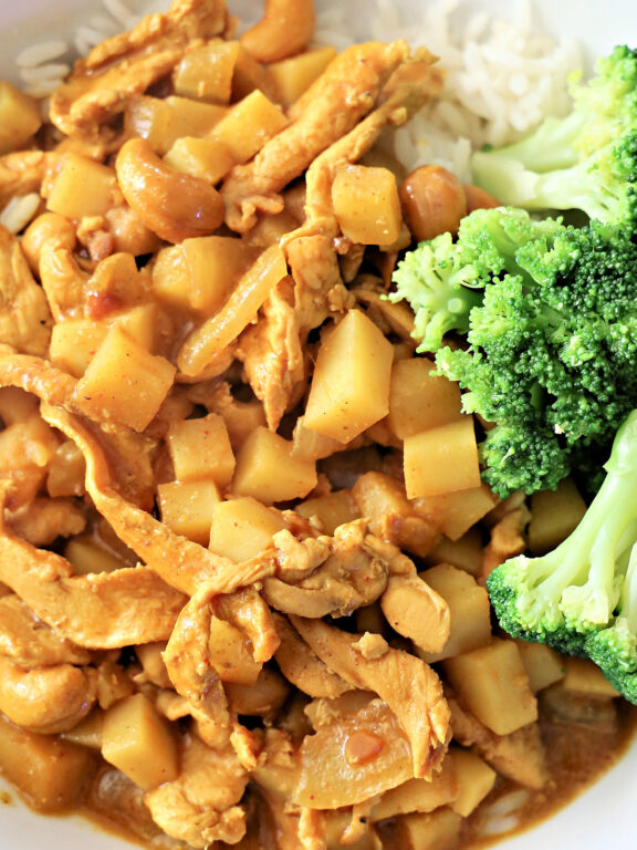 This Massaman Curry is a delicious meal any day of the week. Massaman curry and broccoli in a bowl