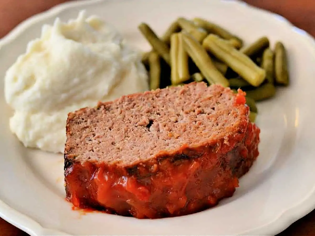 plate of meatloaf, mashed potatoes, and green beans