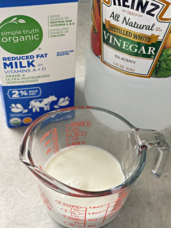 making buttermilk with milk and vinegar