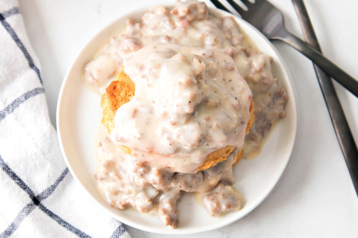 Easy Sausage Gravy Recipe Southern Kissed