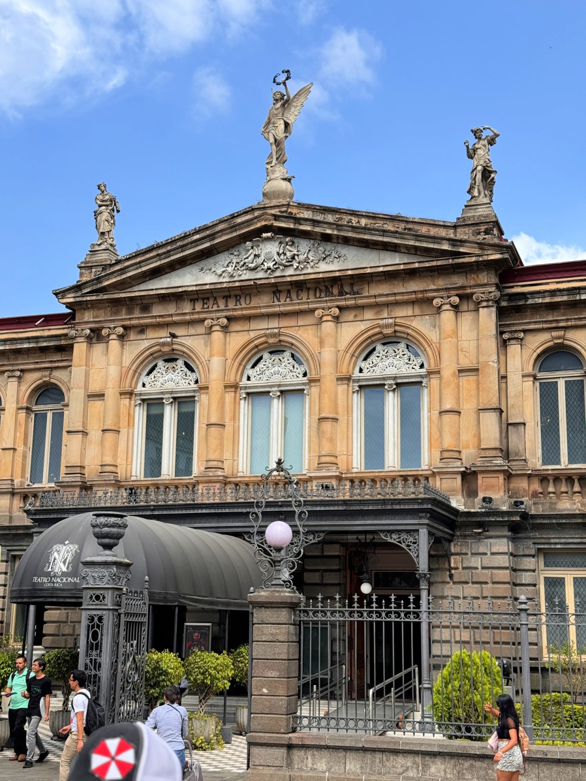 Old building topped with three statues housing the National Theater.